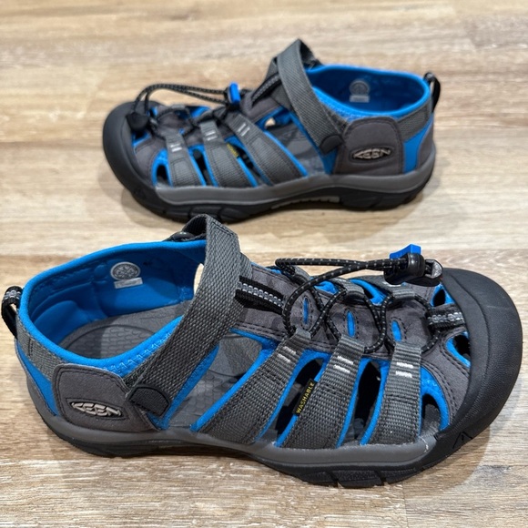 Keen Size 6 Blue and Gray Newport H2 Sandals with Toe Protection Magnet/Blue - Picture 2 of 10